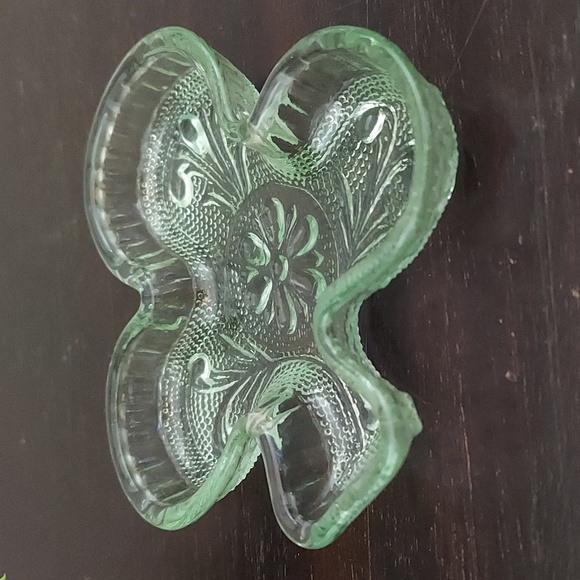 Vintage Tiara Indiana Sandwich Glass Chantilly Green Clover Trinket Dish Ashtray - Picture 3 of 4